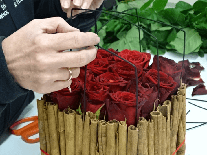 For further decoration for your table centrepiece, add midelino sticks creating a criss-cross pattern by simply bending the sticks at a right angle.