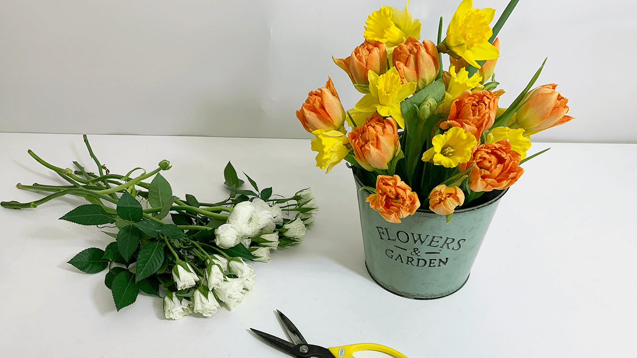 How to Make a Seasonal Spring Arrangement for your Home Wholesale