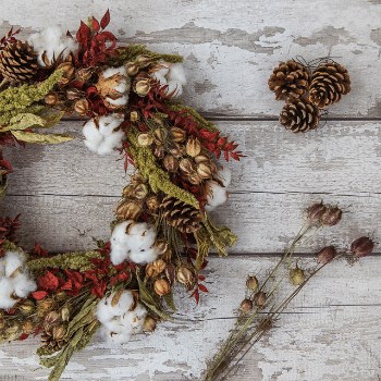 dried flower Xmas wreathe