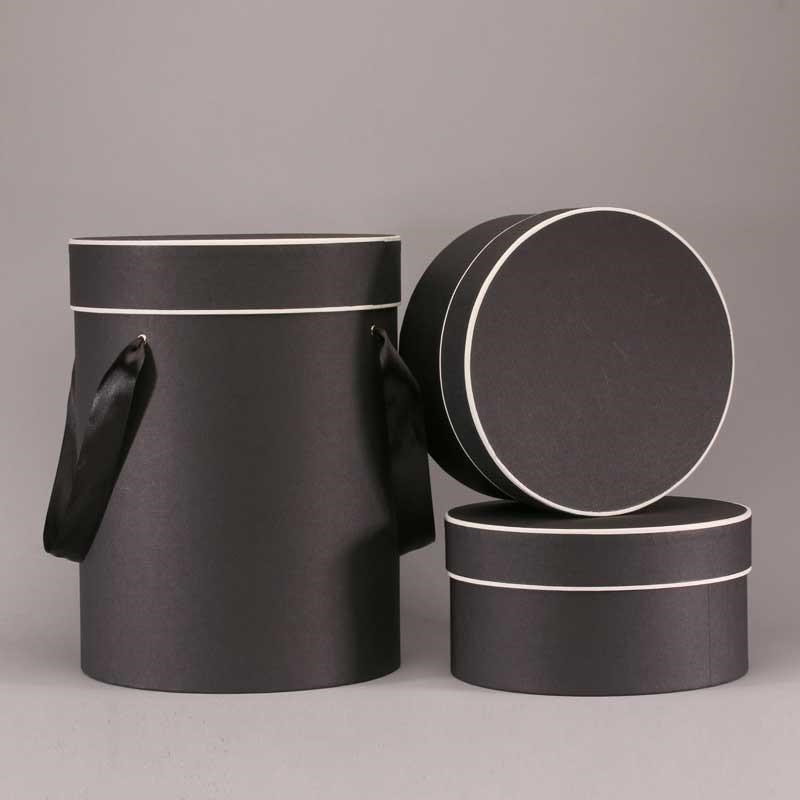 large round hat boxes with lids